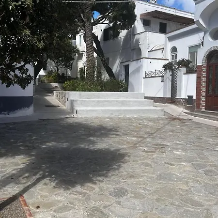 לינה וארוחת בוקר Casa Dora אנה קאפרי